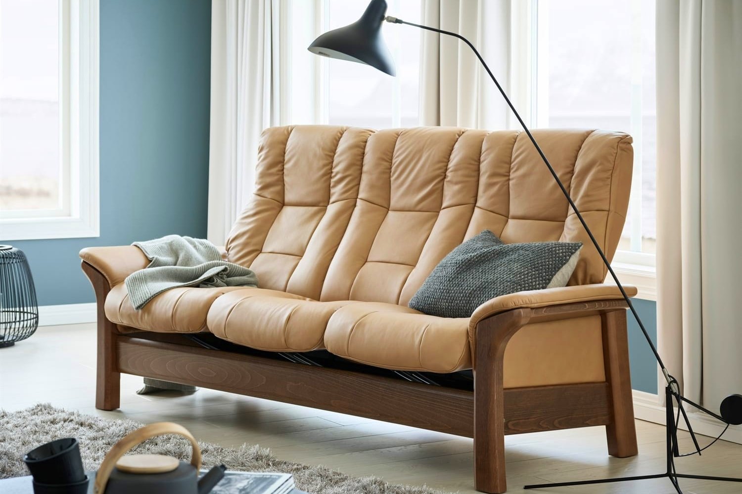 Stressless Buckingham 3-seat leather sofa with wood trim in a living room