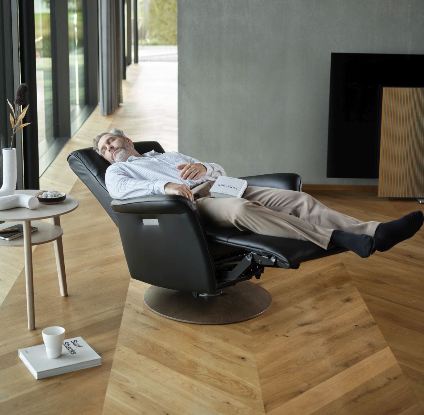 In-Stock Special Stressless Mike (Small) Recliner