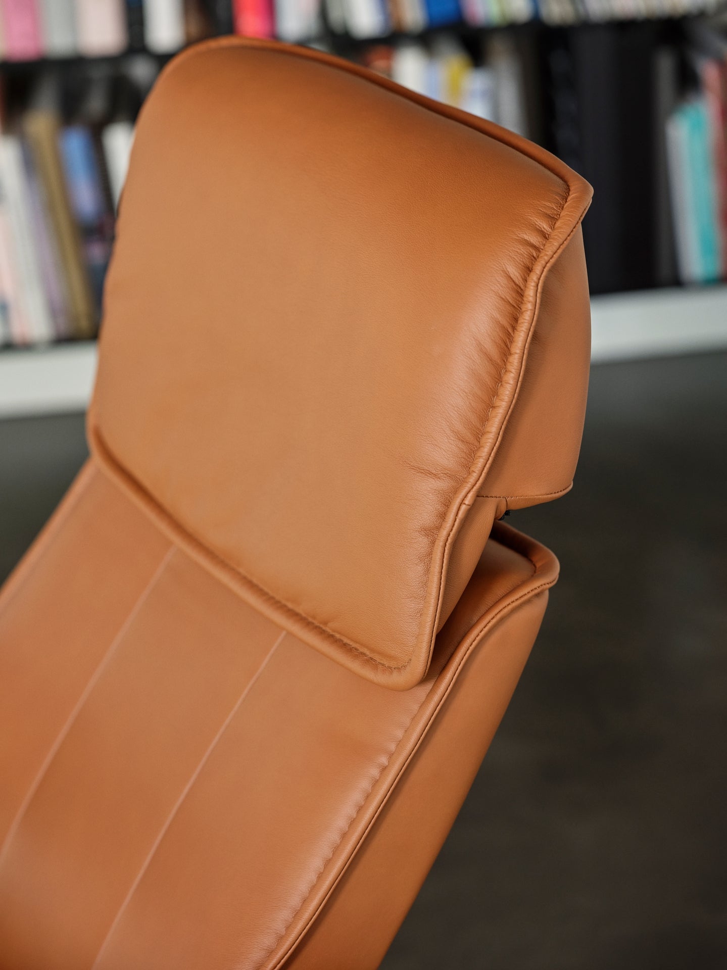 Detail view of the Stressless Admiral recliner in New Cognac.