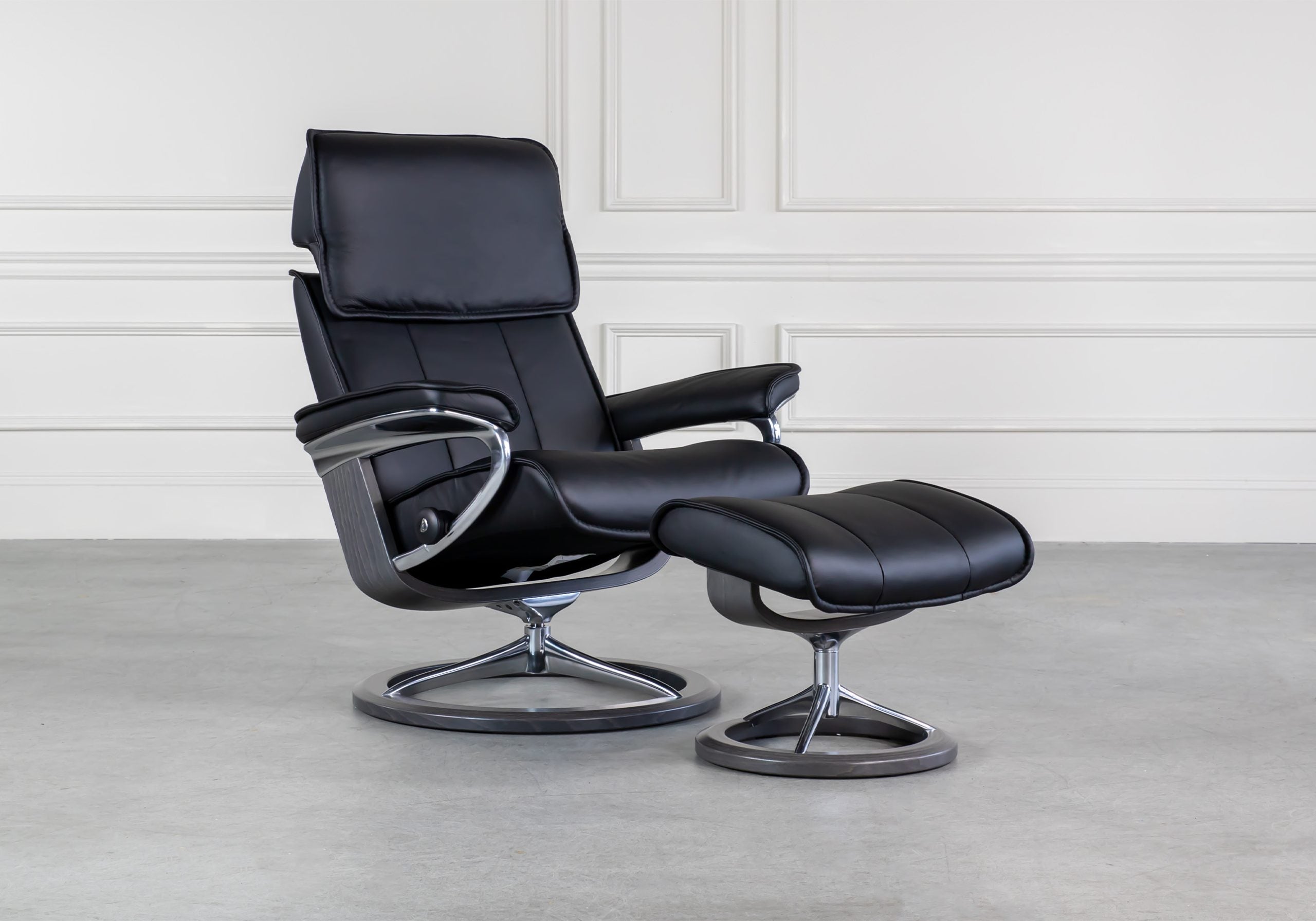 The Stressless Admiral Signature recliner in Grey.