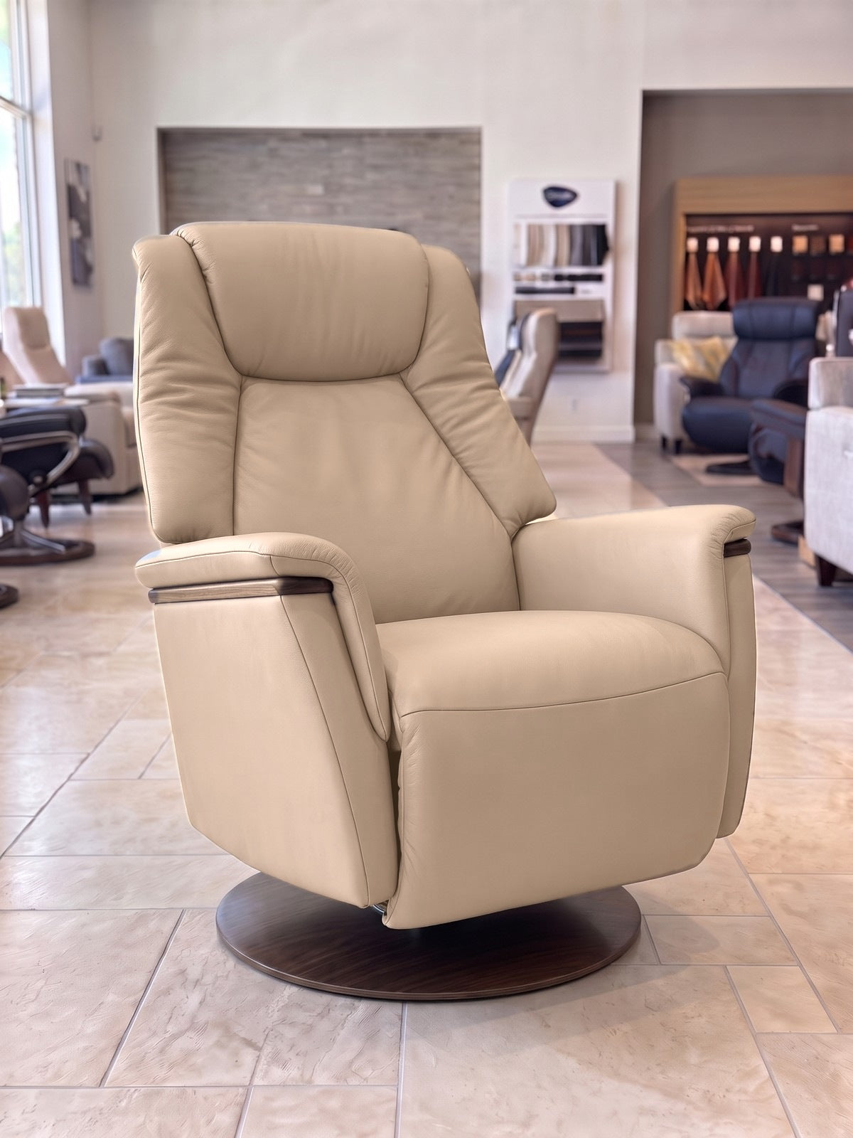 Stressless Max Medium Power recliner in Paloma Sand leather with Walnut base – In-Stock Special