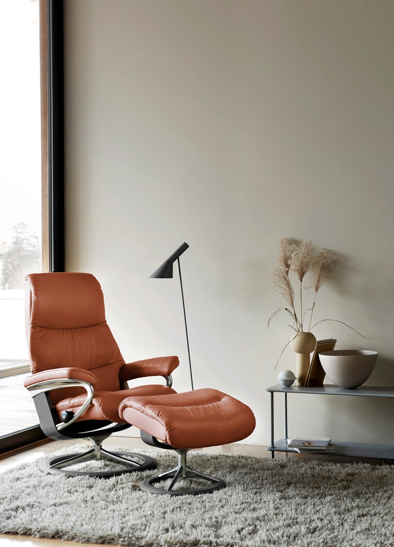 The Stressless View Small Signature recliner in Black.